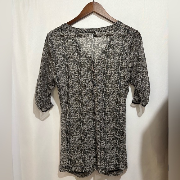 CAbi Sheer‎ Ruched Mesh Snow Leopard Print Button Down Blouse L 241 Stretch Y2K - Picture 4 of 7